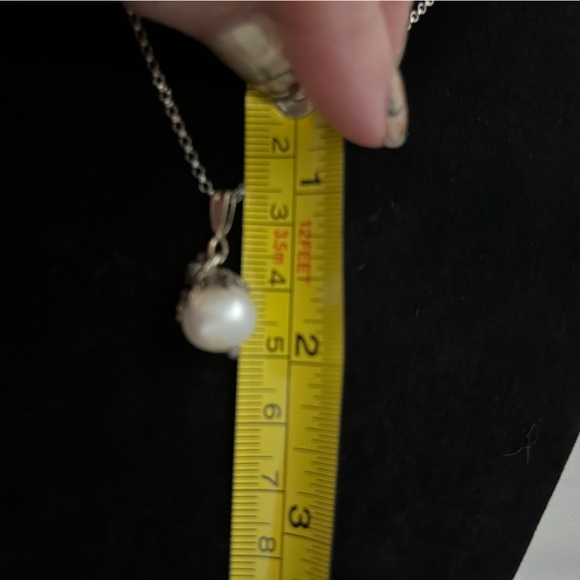 Beautiful Necklace and Earring Set, 🌹 roses. Unsure metal type - Picture 4 of 6